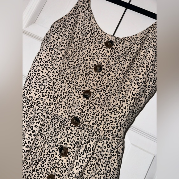 A line leopard cheetah print dress with pockets and ruffled hem sz S - Picture 2 of 3